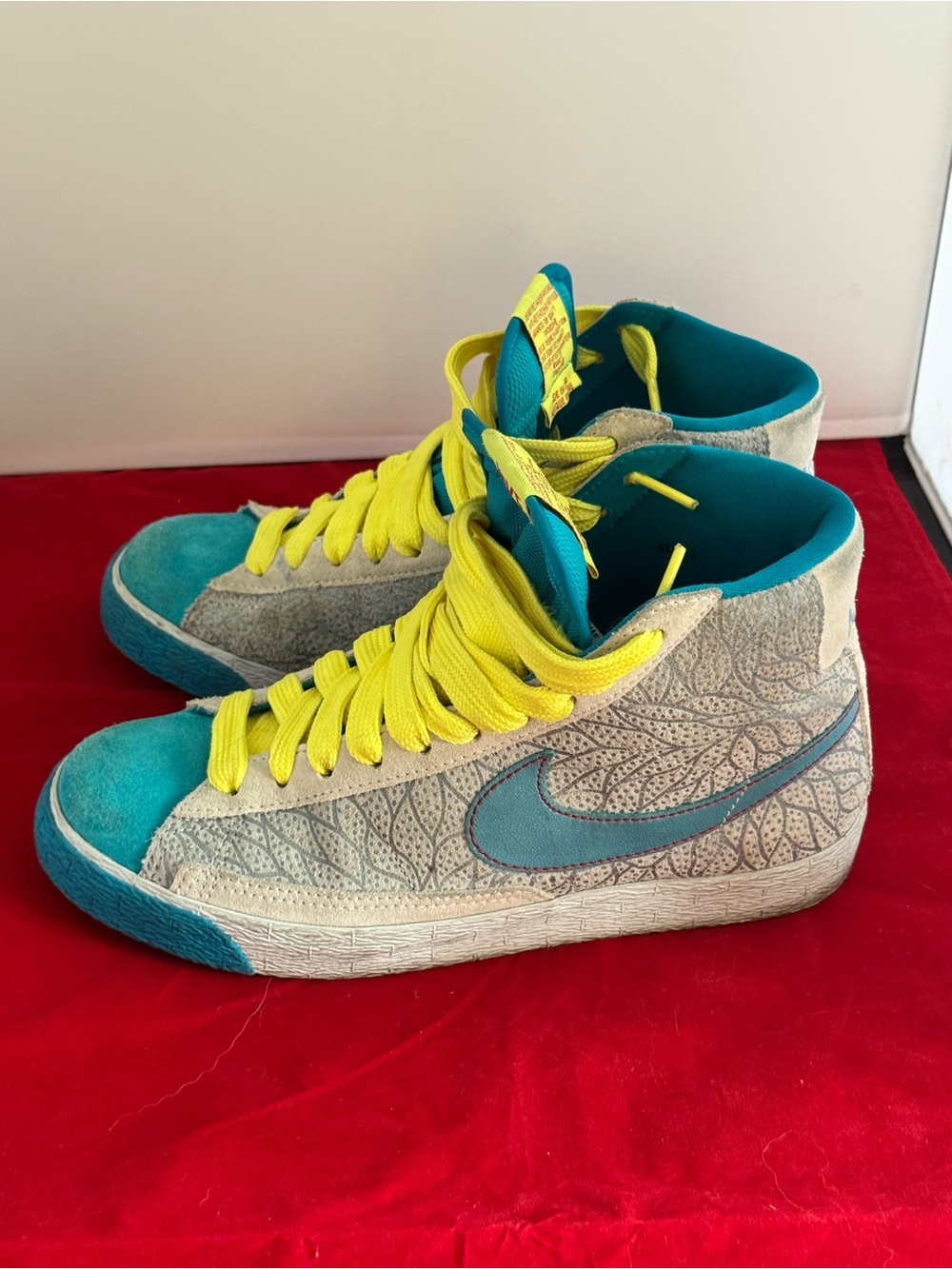 Nike High-Top Sneakers in Teal and Yellow